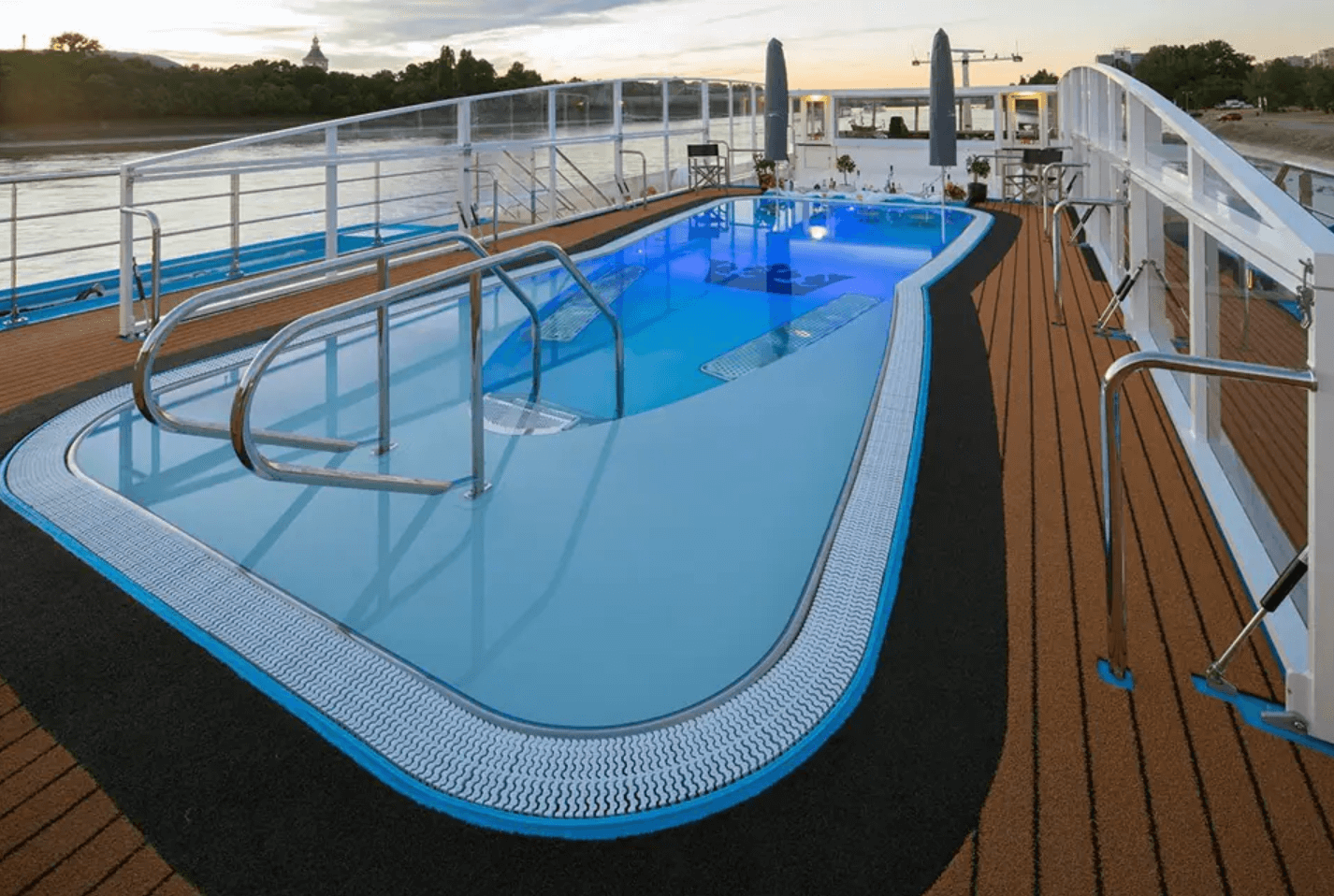 Sun-Deck Pool